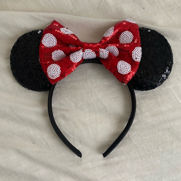Accessories - ⭐️Excellent condition Mickey/ Minnie Mouse Ears! Youth to adult size.